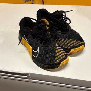 Nike Metcon 9 black and Yellow Trainers with White Swoosh